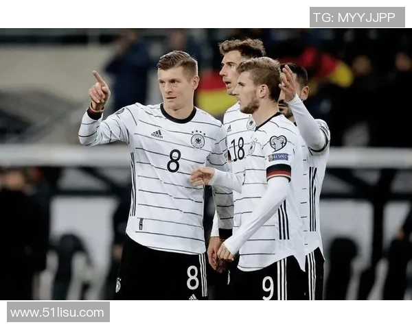 德国与俄罗斯足球对决的战术分析与历史交锋回顾